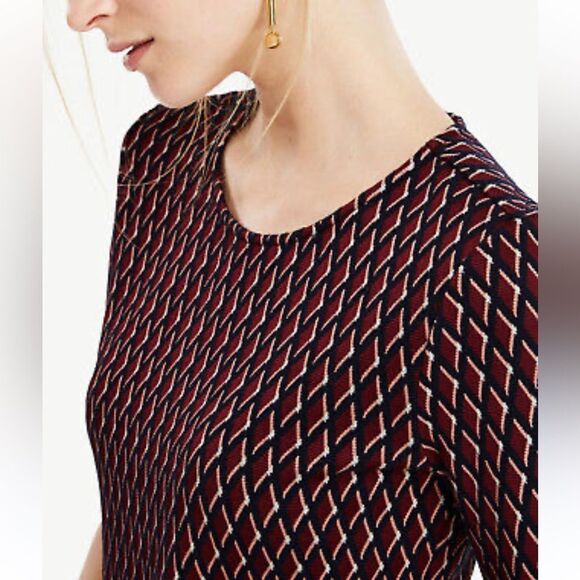 Ann Taylor S Burgundy Diamond Print Knit Cotton Blend Short Sleeve Shift Dress - Picture 2 of 7
